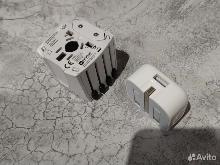 Skross travel adapter
