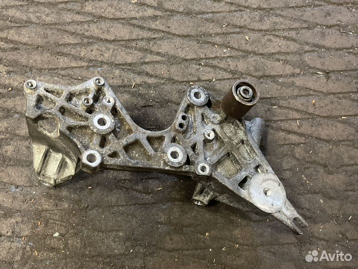 Audi кронштейн тнвд