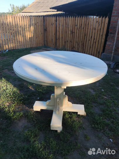 Стол и стулья