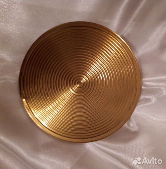 Пудреница винтаж. временно только авито доставка