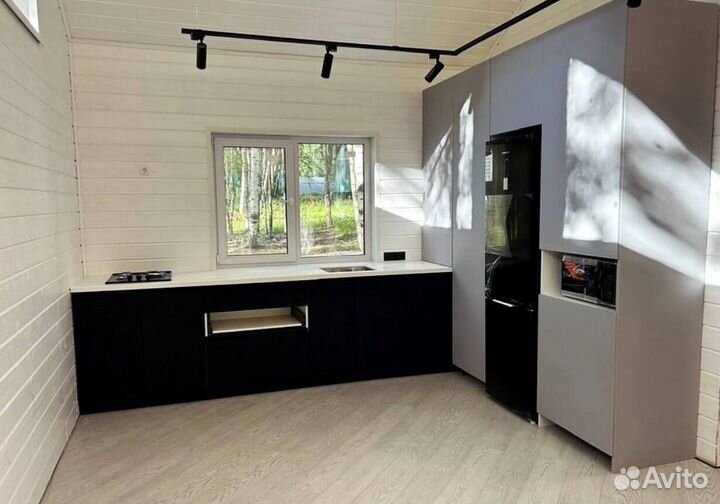 Угловая кухня на заказ до потолка