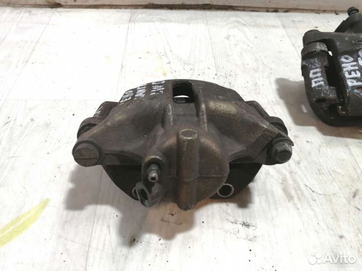 Суппорт передний Renault Kangoo