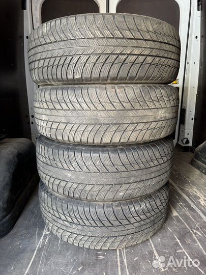 Bridgestone Blizzak LM-001 225/60 R18 104H