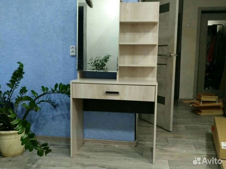 Косметический стол
