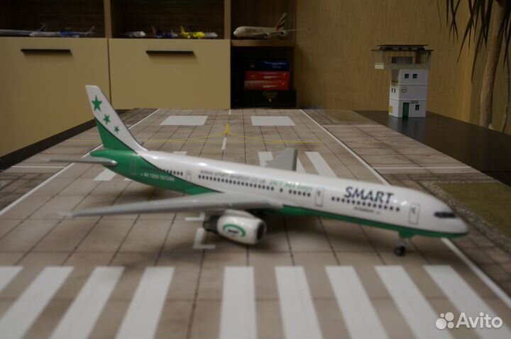 Модель самолета Boeing-757-200. М 1:200