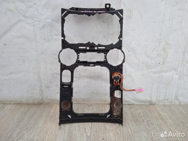 Накладка центральной консоли Volkswagen Touareg