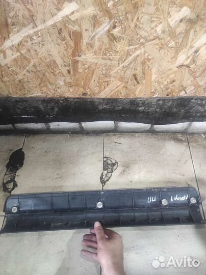 Накладка порога передняя права Mitsubishi Lancer 9