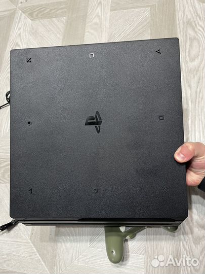 Sony PS4 Pro 1tb 7208B + 2 геймпада