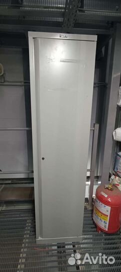 Стол, стул, шкаф