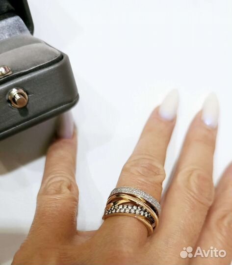 Кольцо с бриллиантом