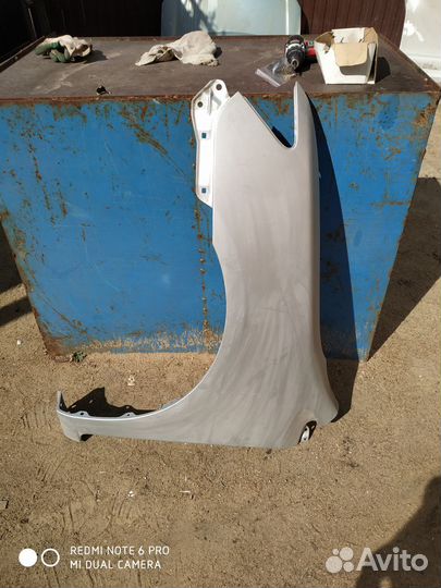 Крыло переднее левое