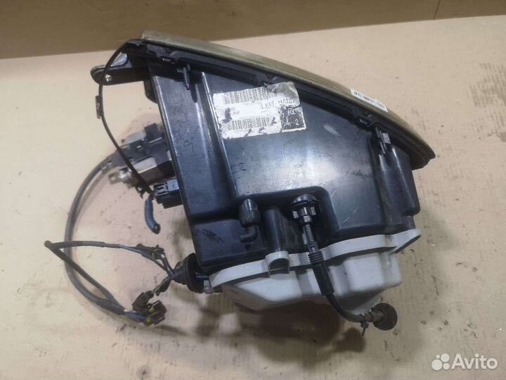 Фара левая/правая Cadillac Sts