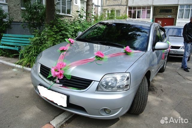 Свадебные украшения на автомобили и аксесуары