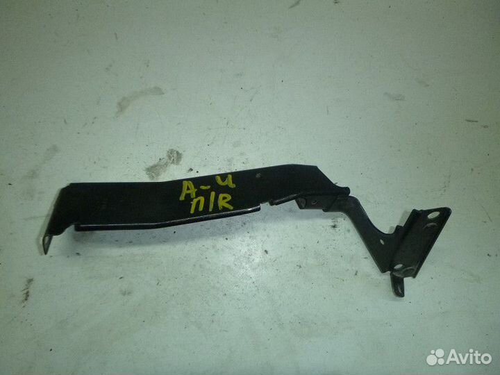 Кронштейн переднего крыла audi A4 B8 2007