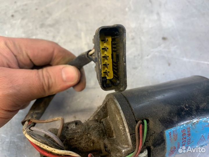 Мотор стеклоочистителя передний Renault Logan LS