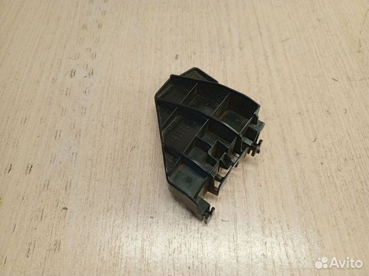 Кронштейн заднего бампера Lexus RX 4