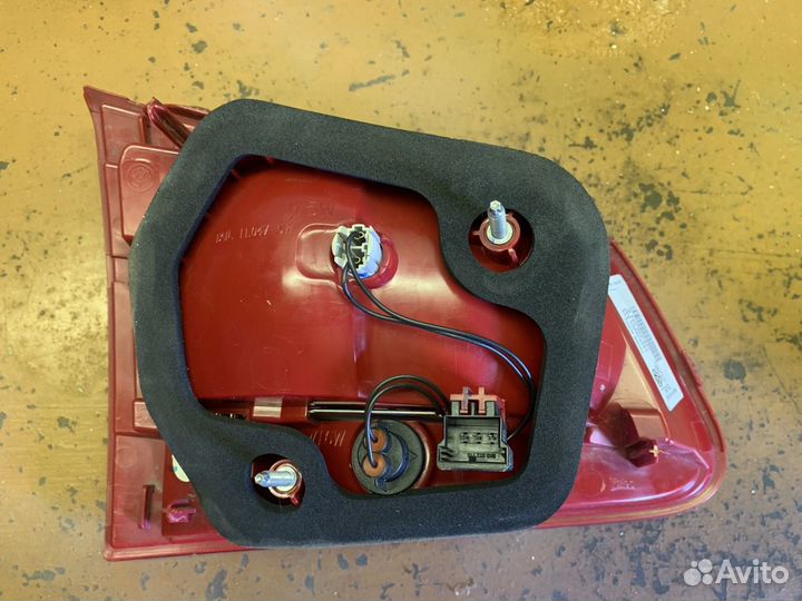 Фонарь правый внутренний VW Touareg 2