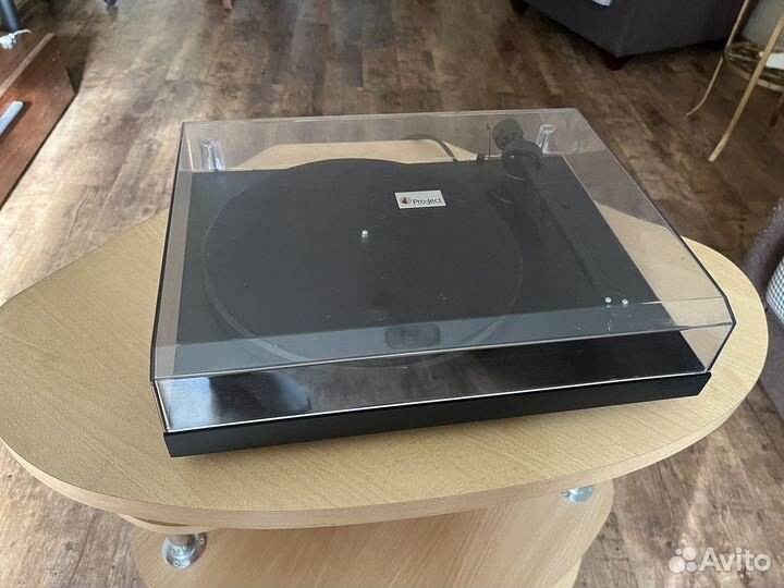 Виниловый проигрыватель Pro-Ject Debut III