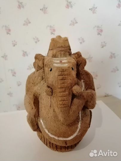 Статуэтка слона Ганеши из кокосового ореха