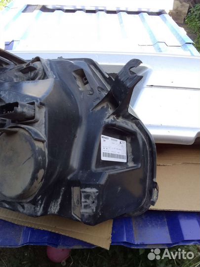 Передняя левая фара Рено Дастер