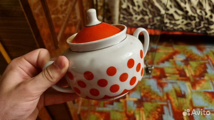 Фарфоровый чайный сервиз 