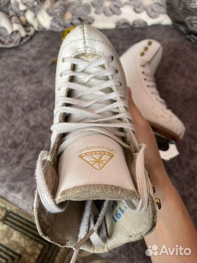 Фигурные коньки jackson 28