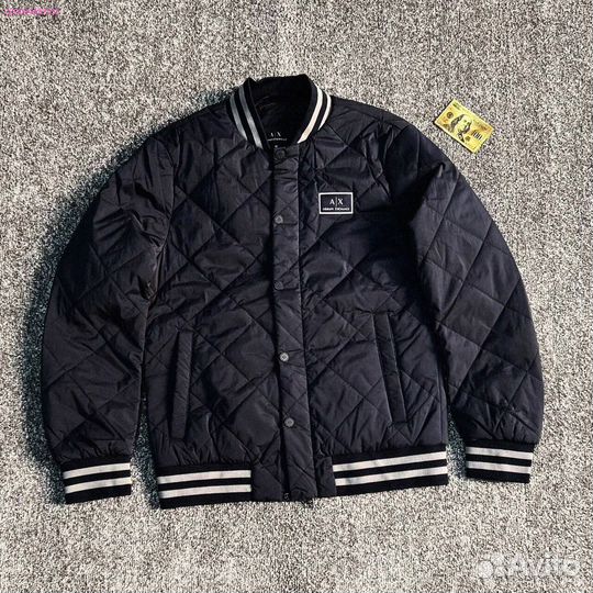 Современный бомбер от Armani Exchange