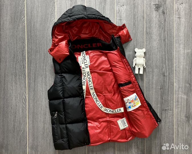 Мужская жилетка Moncler с капюшоном