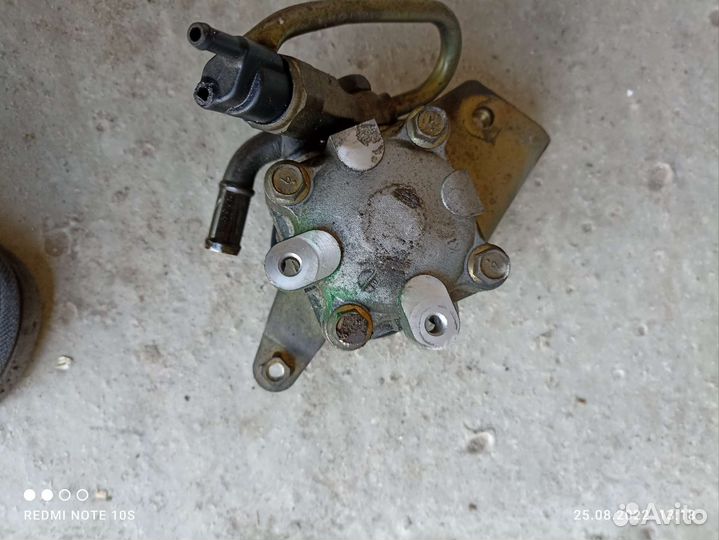 Насос гидроуселителя