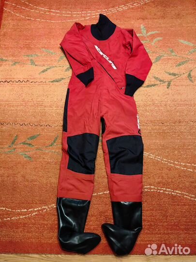 Сухой гидрокостюме для парусного спорта