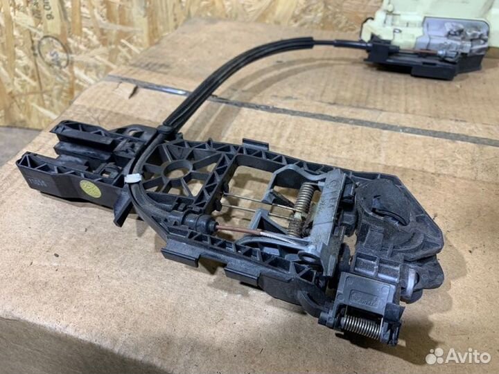 Замок двери лев. перед. Volkswagen Tiguan