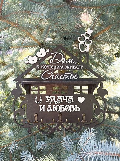 Фамильная ключница с полкой