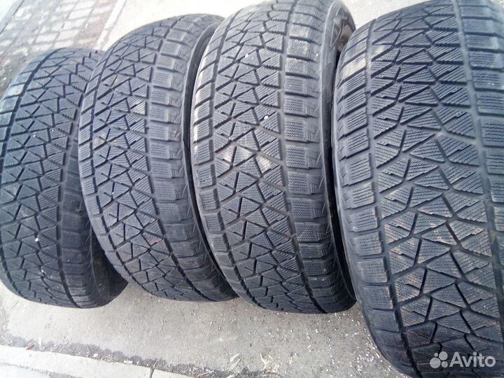 Bridgestone Blizzak DM-V2 275/55 R20