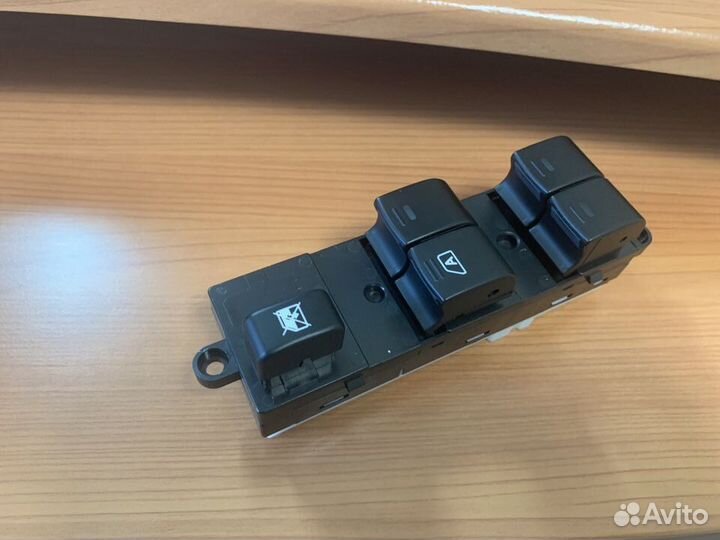 Блок управления стеклами на Ниссан Кашкай