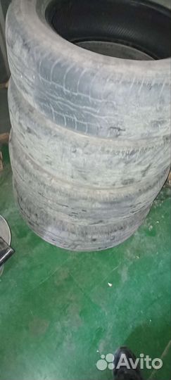 Bridgestone Dueler H/T 687 225/65 R17