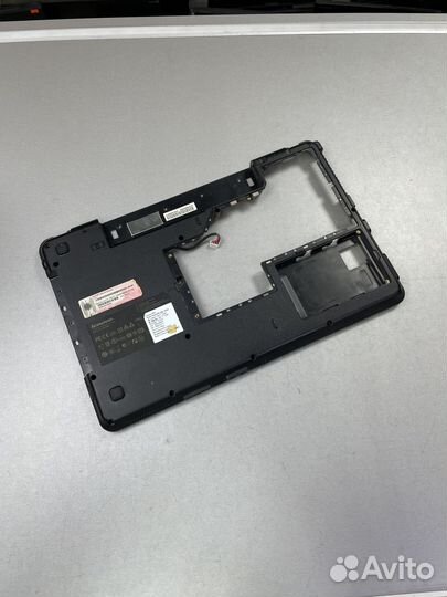 Нижняя часть корпуса, поддон ноутбука Lenovo G555