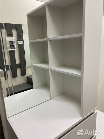 Прихожая белая симпл