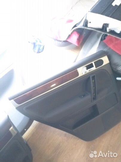 Обшивка двери touareg GP