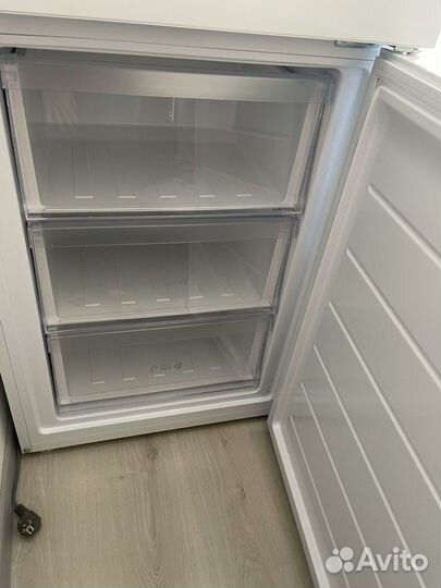 Холодильник новый Haier CEF537AWG