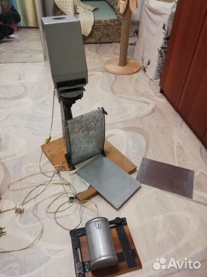 Фотоувеличитель купили. Остались принадлежности