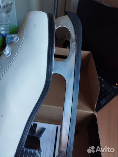 Коньки фигурные 37 размер