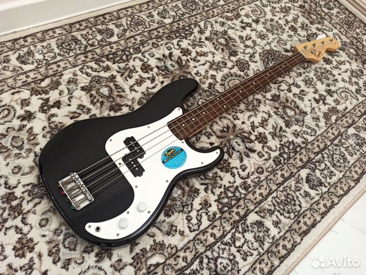 Fender squier bass black