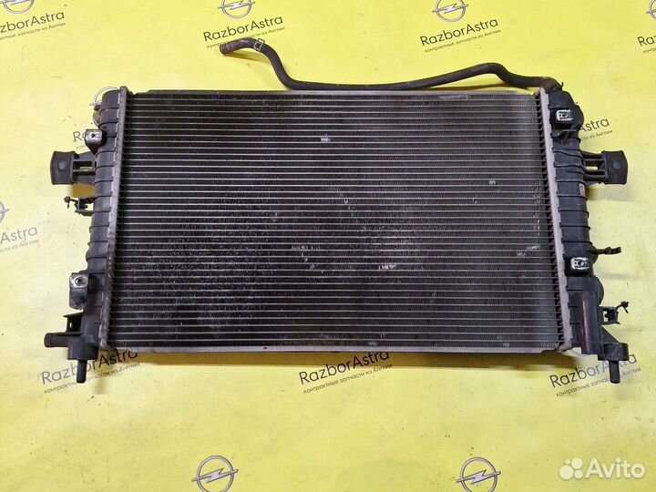 Радиатор охлаждения Z14XEP Opel Astra H