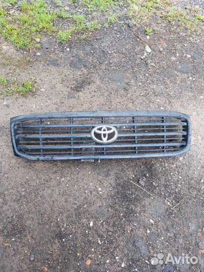 Кенгурятник и решётка радиатора на Toyota