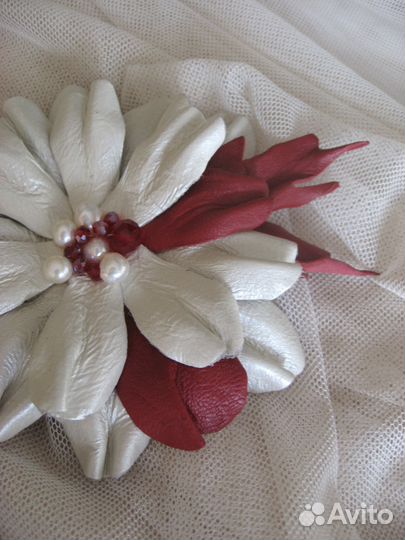 Брошь из натуральной кожи арт. К-02