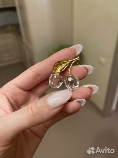 Брошь Swarovski