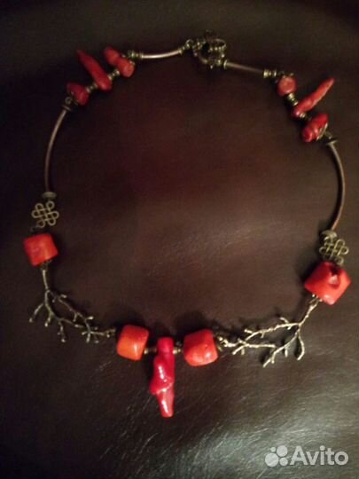 Колье с кораллами