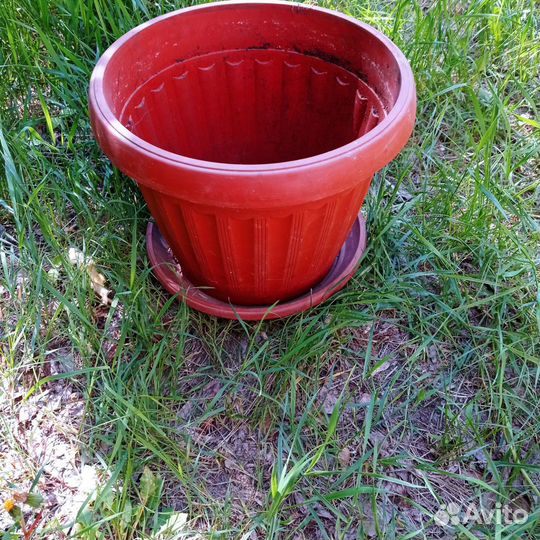 Большой цветочный горшок