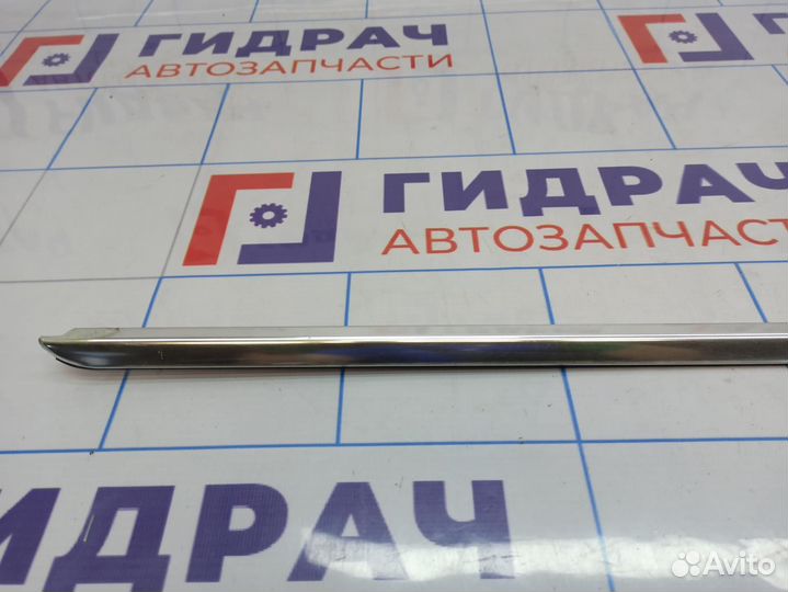 Молдинг стекла заднего левого BMW 6 (E63) 51377008576