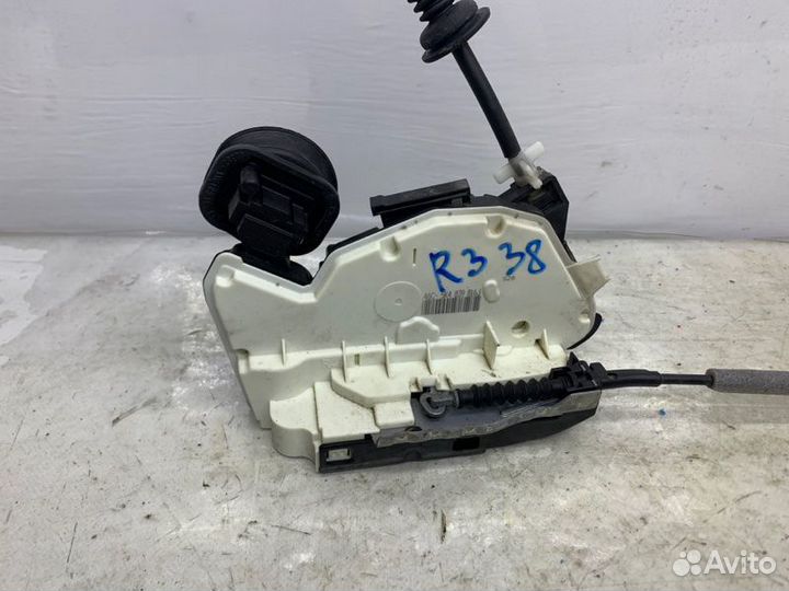 Замок двери задний правый Volkswagen Golf 6 2.0